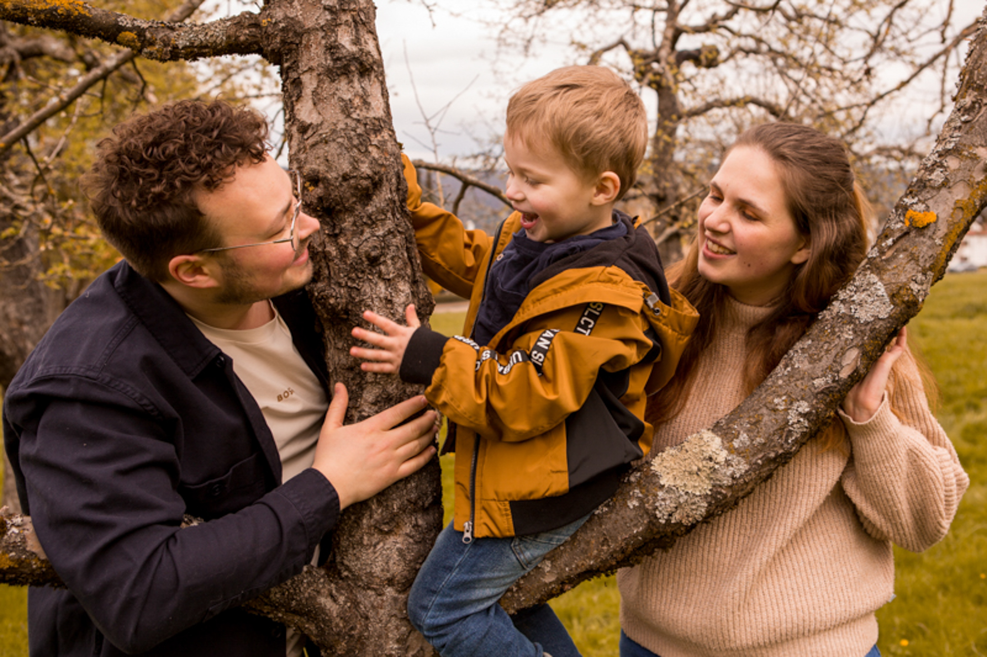 Familienbilder auf der Obstbaumwiese in Esslingen