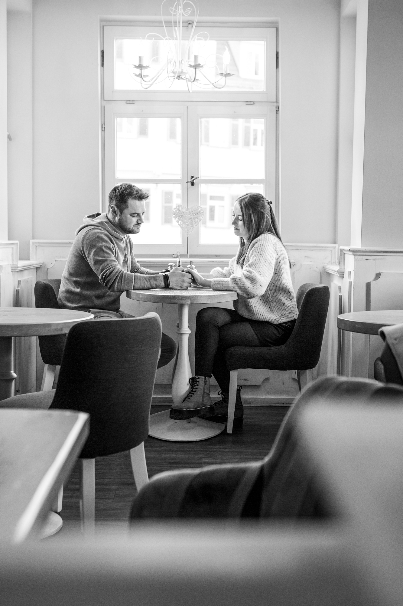 Verlobungsbilder im Nali Café der Altstadt Esslingen