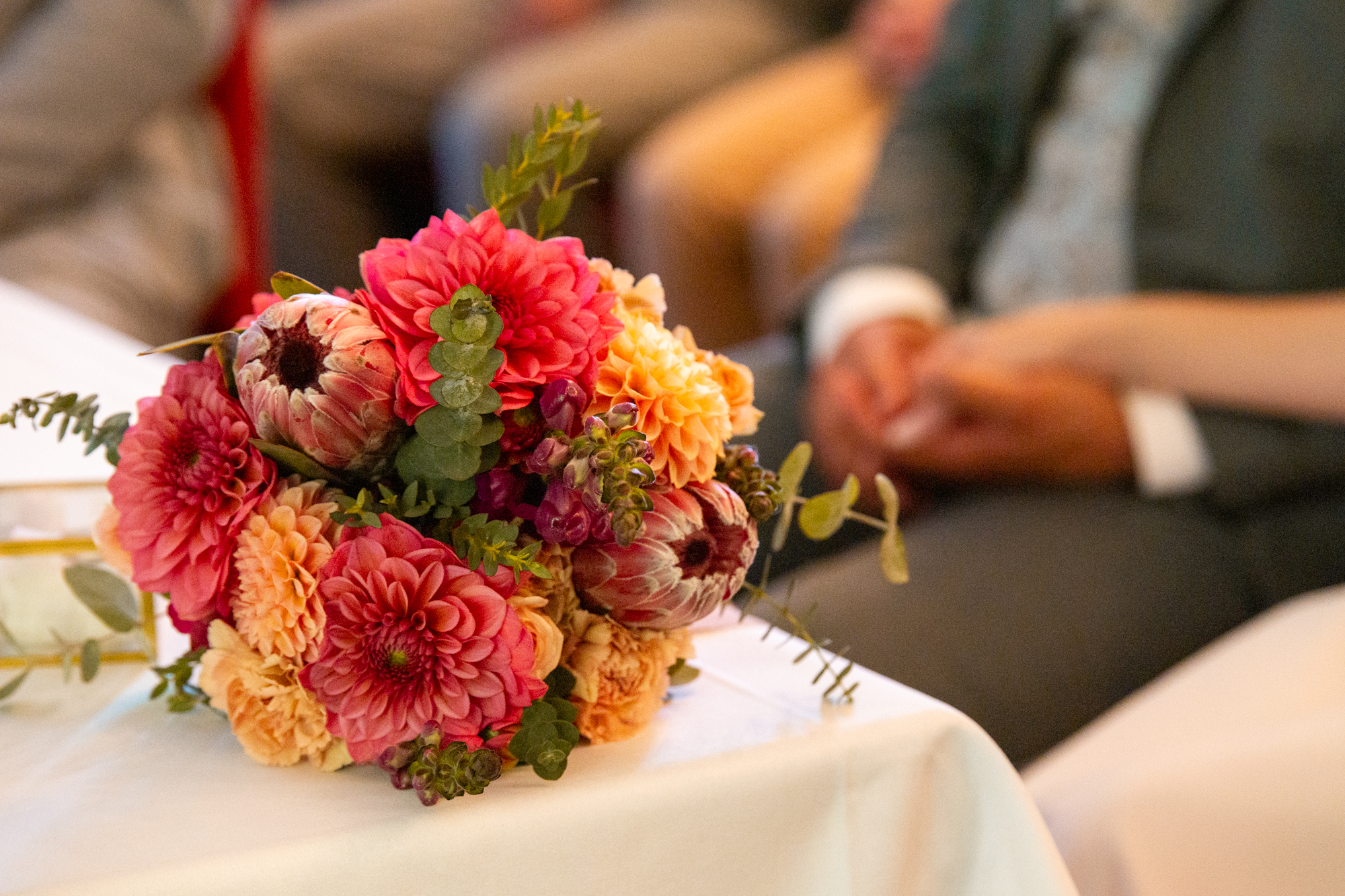Brautpaar bei der standesamtlichen Hochzeit im Leutrum-Saal